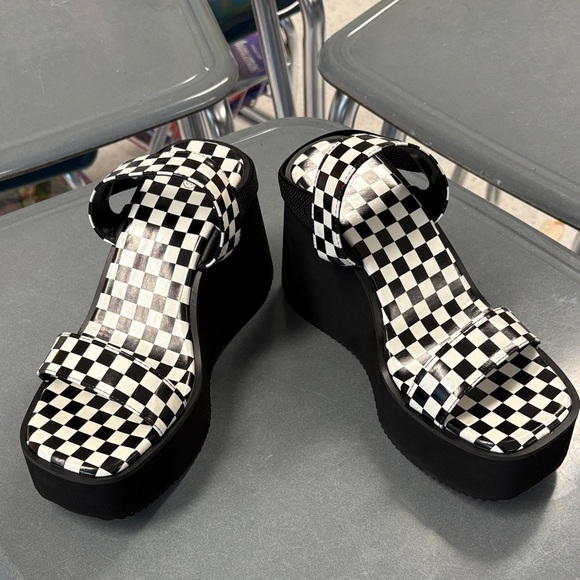 Platform Black/ White Checkered - Picture 2 of 7